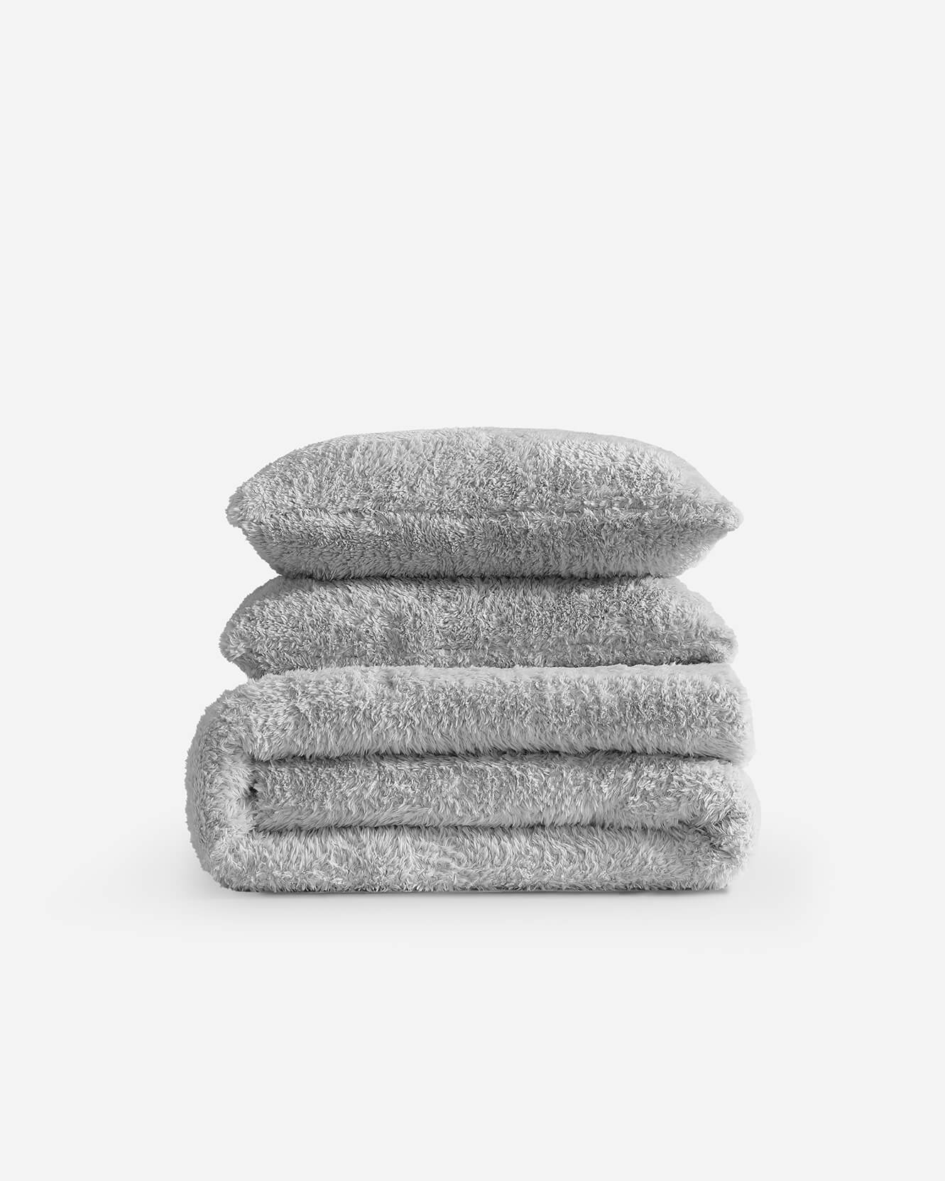 Breathable Faux Fur Comforter Bundle - Image 10