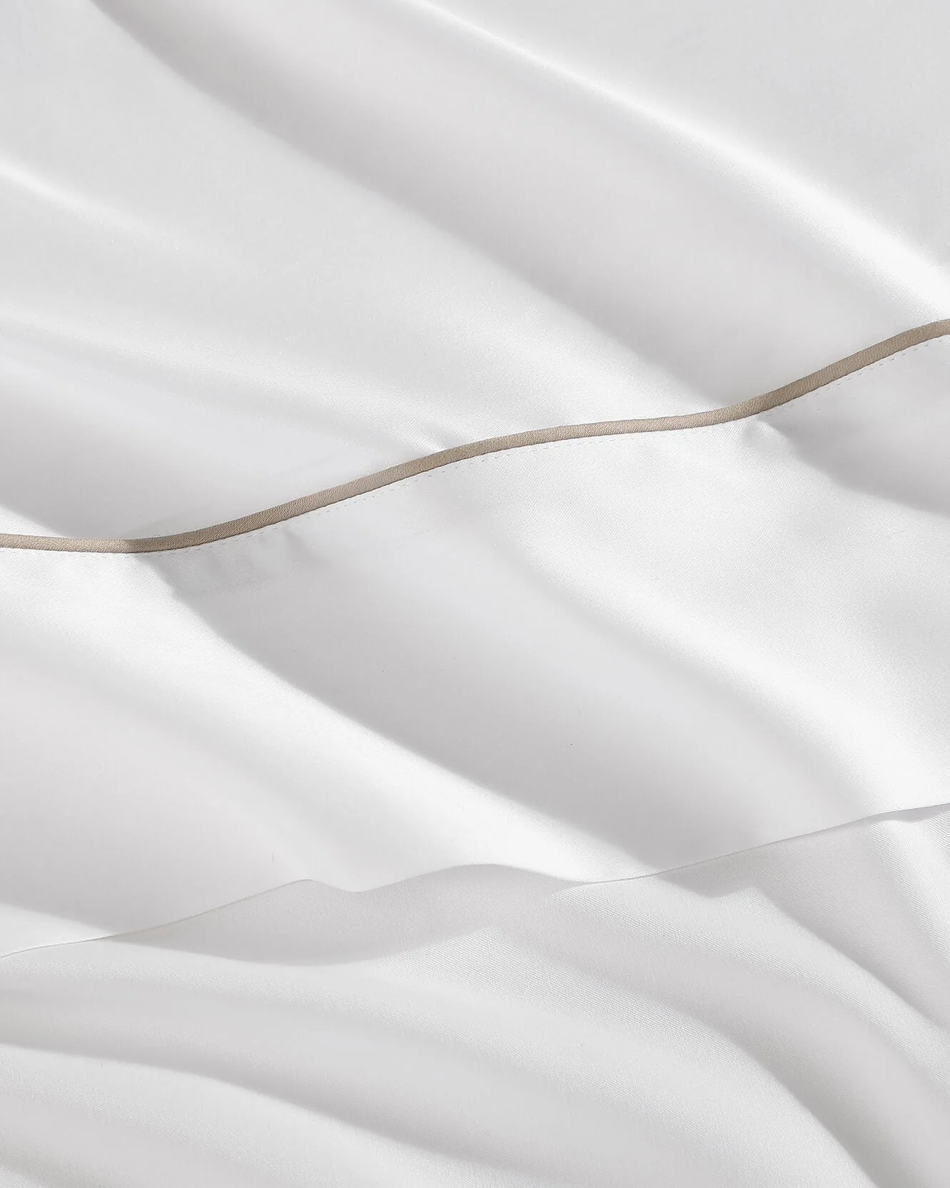 Luxe Bamboo Top Sheet with Piping - Image 5