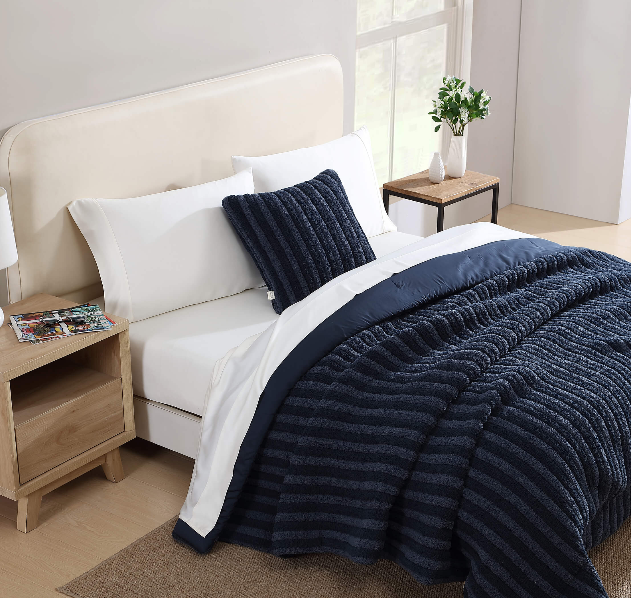 Snug Piped Comforter - Image 4