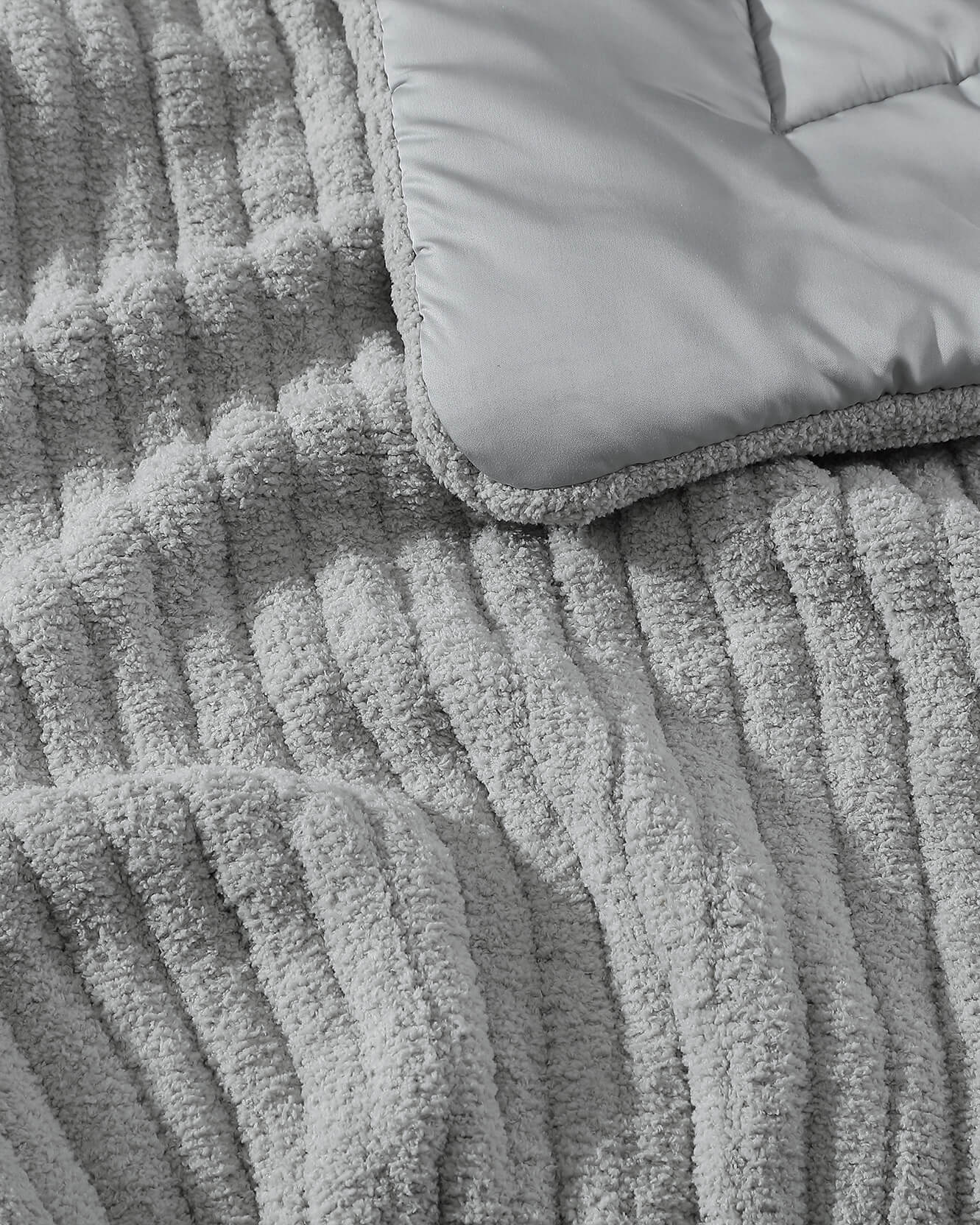 Snug Piped Comforter - Image 7
