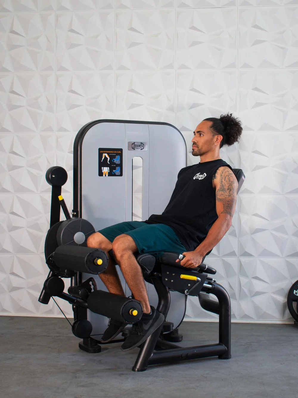 Vogue Selectorized Leg Extension/Seated Leg Curl by Muscle D Fitness - Image 4